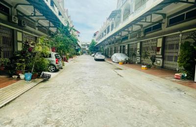 🏘️ផ្ទះដាក់លក់បន្ទាន់លុយ 100mពីរផ្សារច្រាំងចំរេះ ជាប់ជីបម៉ុង598